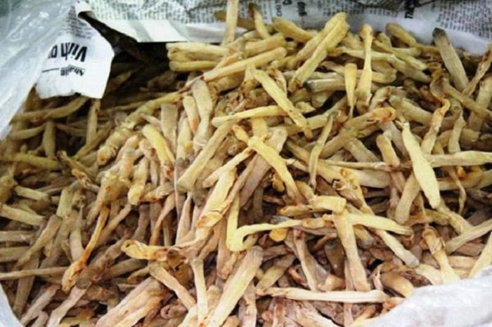 Cách dùng sá sùng nấu phở