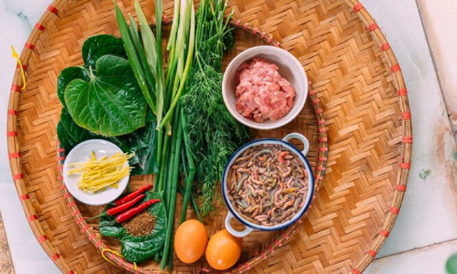 Chả rươi làm từ những nguyên liệu đơn giản mà thành phẩm vô cùng hấp dẫn, lạ miệng.