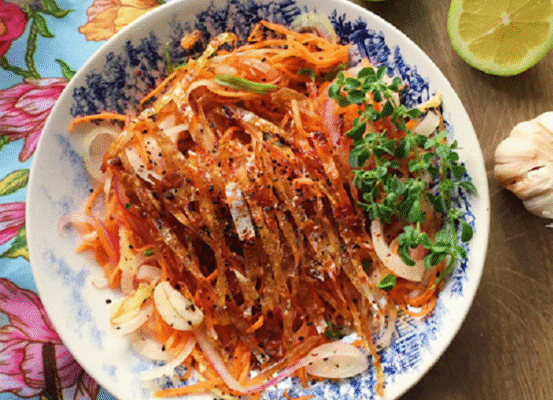 Cá bò khô có thể tẩm ướp trước khi rán cho hương vị thơm ngon đậm đà