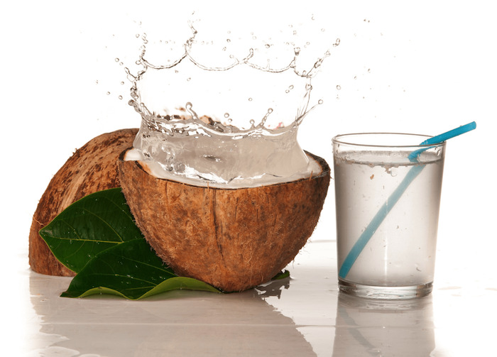 Nước dừa cũng là nguyên liệu chính quyết định món khô mực hấp nước dừa có thơm ngon, ngọt dịu thanh 