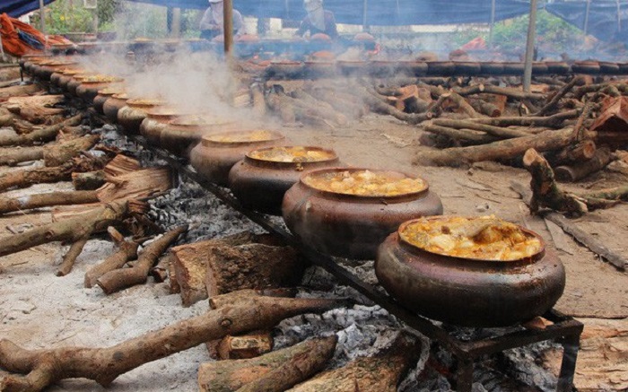 Cá kho làng Vũ Đại được nấu trong khoảng 12 - 15 tiếng đồng hồ