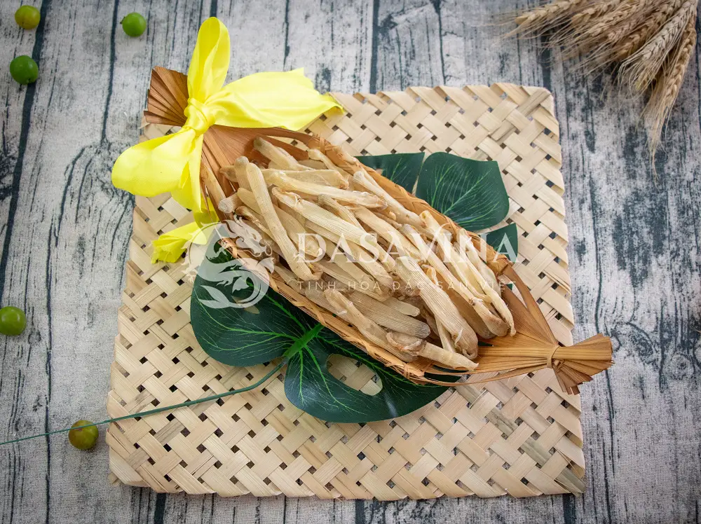 Sá sùng khô chất lượng thường có màu tự nhiên, thân khô ráo và không ẩm mốc