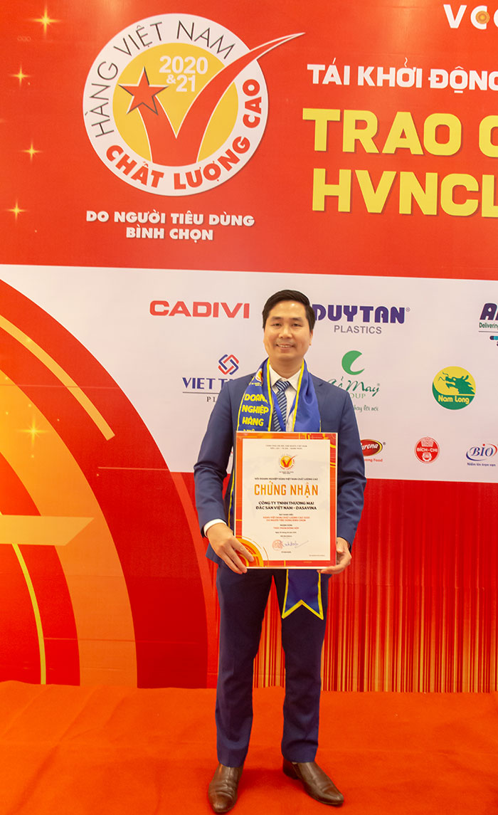 Chả mực DASAVINA  nhận giải Hàng Việt Nam chất lượng cao 2017 do người tiêu dùng bình chọn