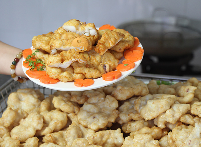 Chả mực Hạ long hiệu BÁ KIẾN là đặc sản ẩm thực nổi tiếng chỉ có tại biển Hạ long – Quảng Ninh.