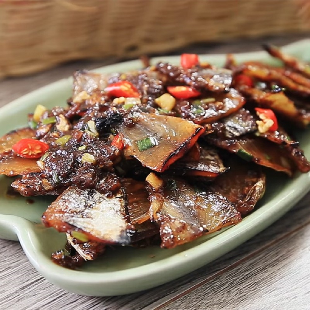 Cá chỉ vàng khô rim mắm nêm đậm đà