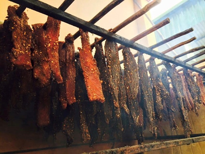 Cách chế biến thịt trâu gác bếp truyền thống