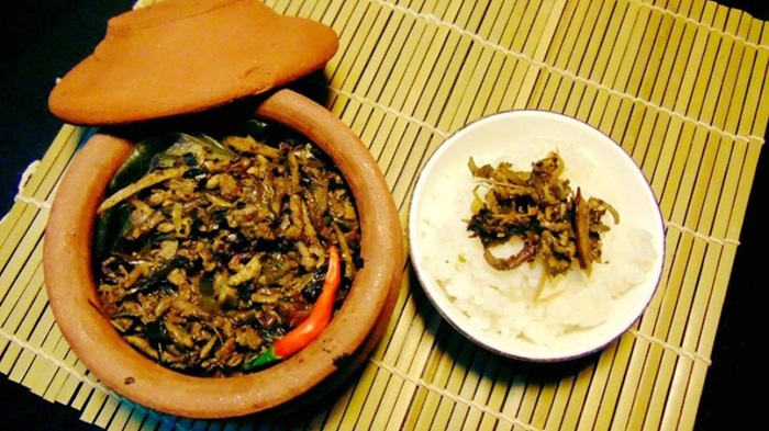 Rươi kho tộ với lá lốt là món ngon dễ làm