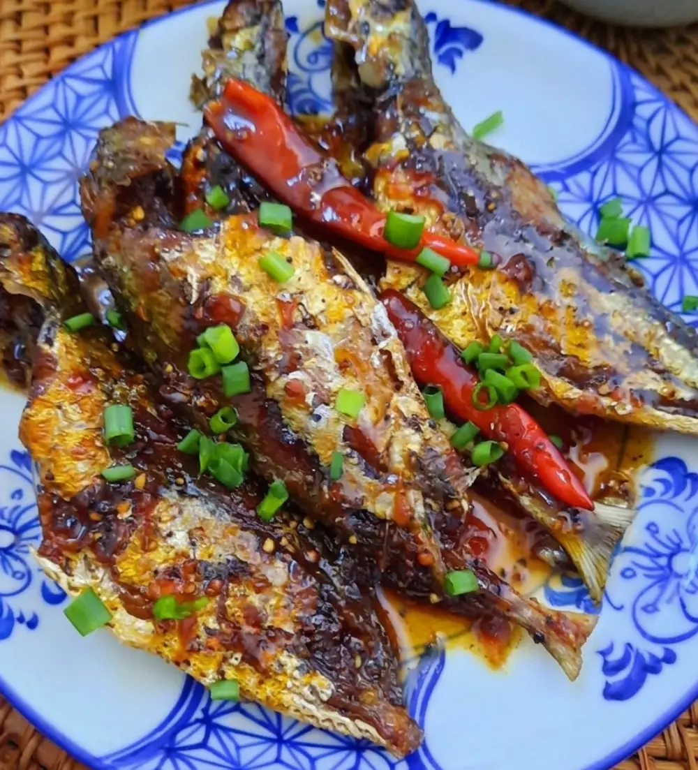 Bí kíp làm cá chỉ vàng kho tiêu nâu óng, thơm nồng đưa vị