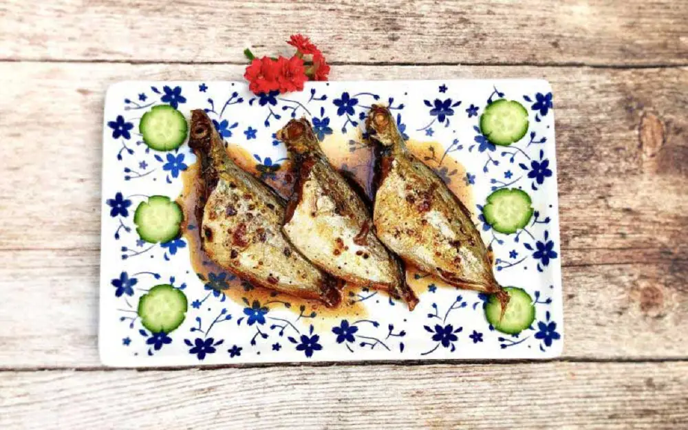 Cá chỉ vàng kho tiêu là món ăn được nhiều gia đình yêu thích