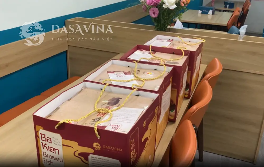 Đơn hàng Cá kho Bá Kiến được giao đúng giờ đến Bệnh viện Mắt Hà Nội 2