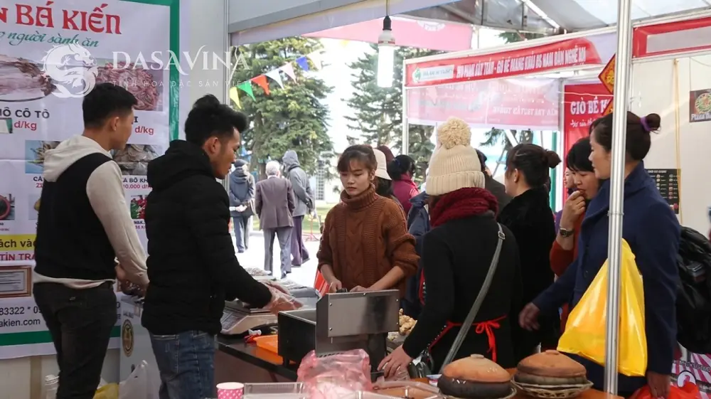 Khách hàng nhiều lần quay lại ủng hộ chả mực DASAVINA