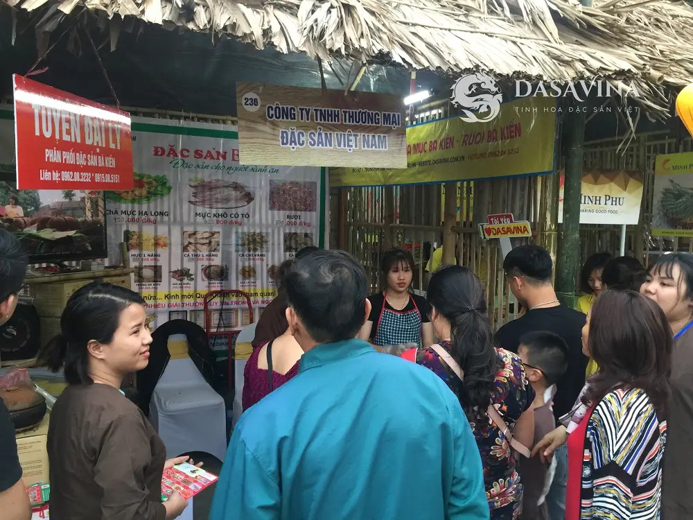 Gian hàng DASAVINA thu hút nhiều khách tham quan tại hội chợ