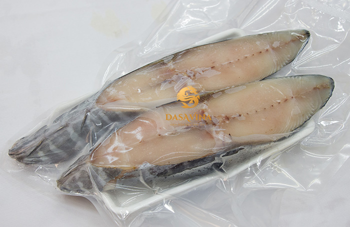 Cá thu một nắng DASAVINA được hút chân không cẩn thận trước khi vận chuyển