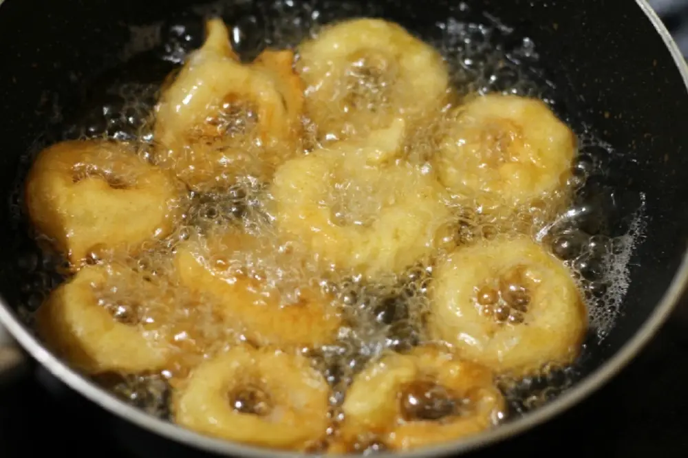 Chiên mực một nắng cho ngập dầu