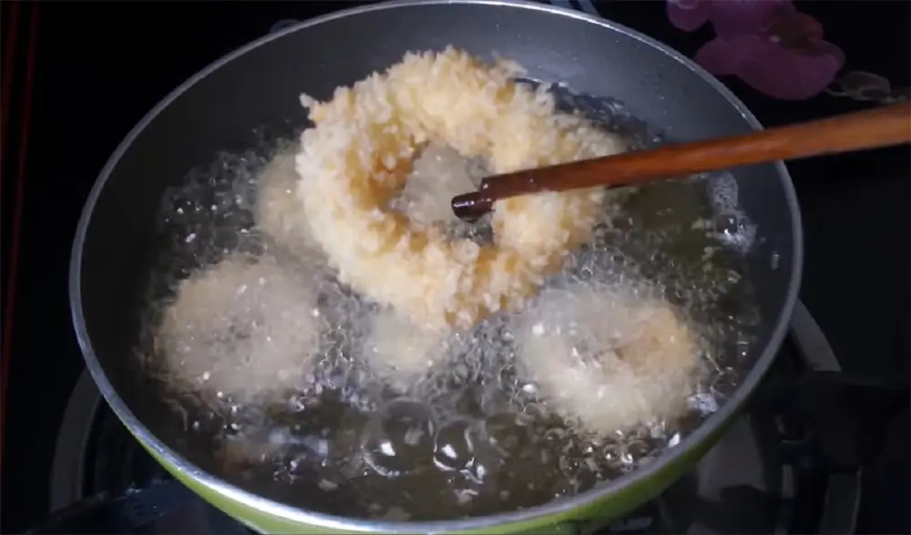 Có thể chiên xù hai lần nếu muốn mực giòn lâu hơn