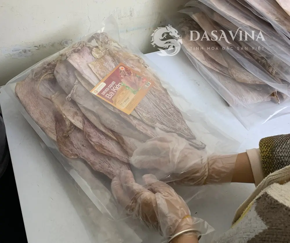 Mực khô để ngăn mát hay ngăn đá đều cần được bọc kín