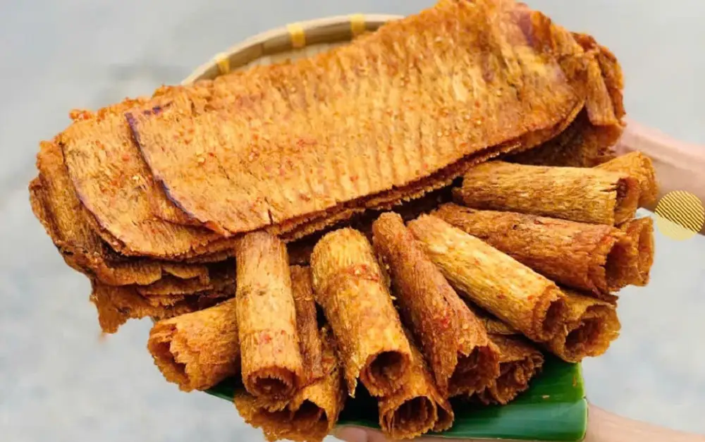 Khô mực tẩm gia vị khác mực khô thường ở cách ăn, hương vị và đối tượng sử dụng
