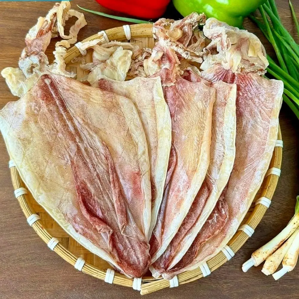 Mực Khô Câu ngon thường nhìn đã thấy thân dày, màu tự nhiên