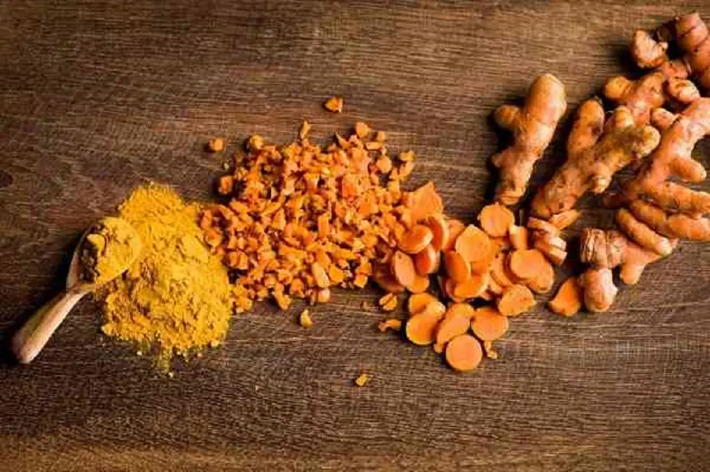 Sơ chế nghệ tươi giúp màu món ăn lên đẹp và thơm hơn