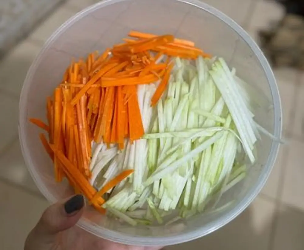 Thái chỉ su hào và cà rốt
